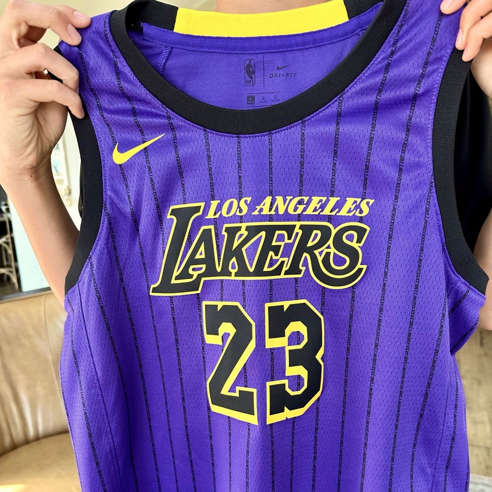Lebron James 23 jersey youth large